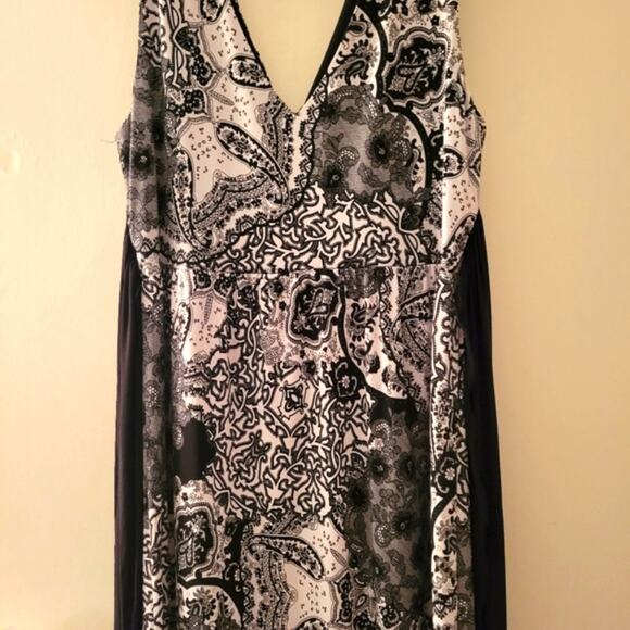 Black and White Dress - Picture 6 of 13